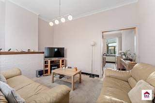 rong&gt;Instapklare woning met mog. tot 3 slaapkamers en garage met uitweg. Ligging: nabij openbaar vervoer, scholen, onmiddellijke verbinding naar...