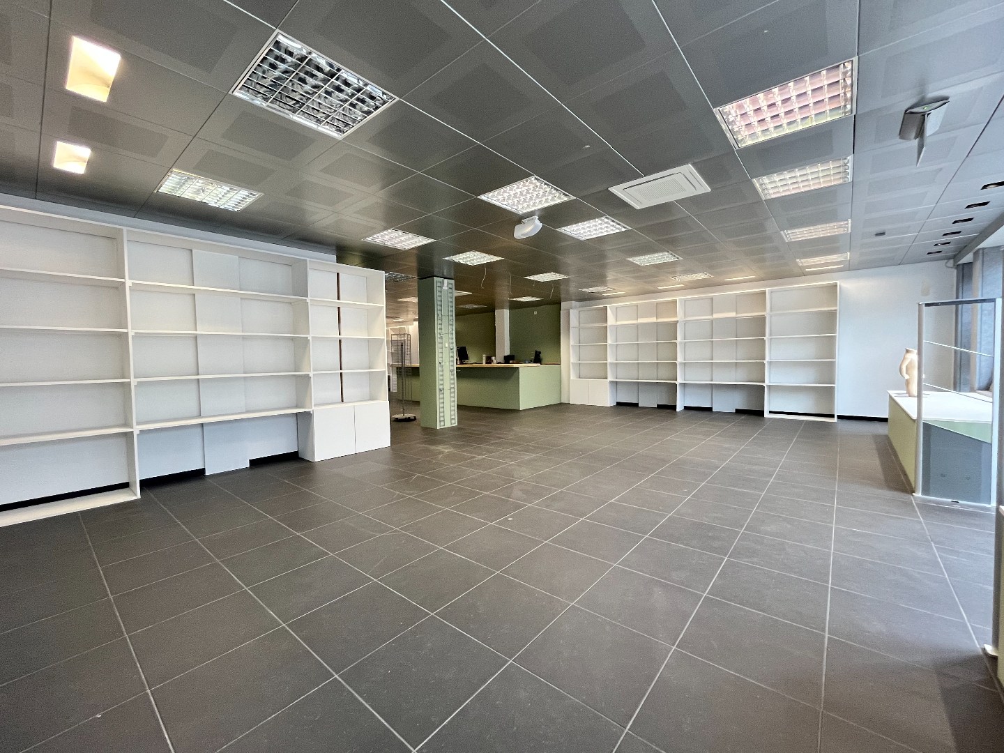 Commercial à louer à Anvers - photo 5