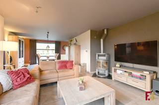 Welkom in de Waterhoek in Avelgem, een plek waar geschiedenis en natuur elkaar ontmoeten. Deze idyllische omgeving staat bekend om haar...