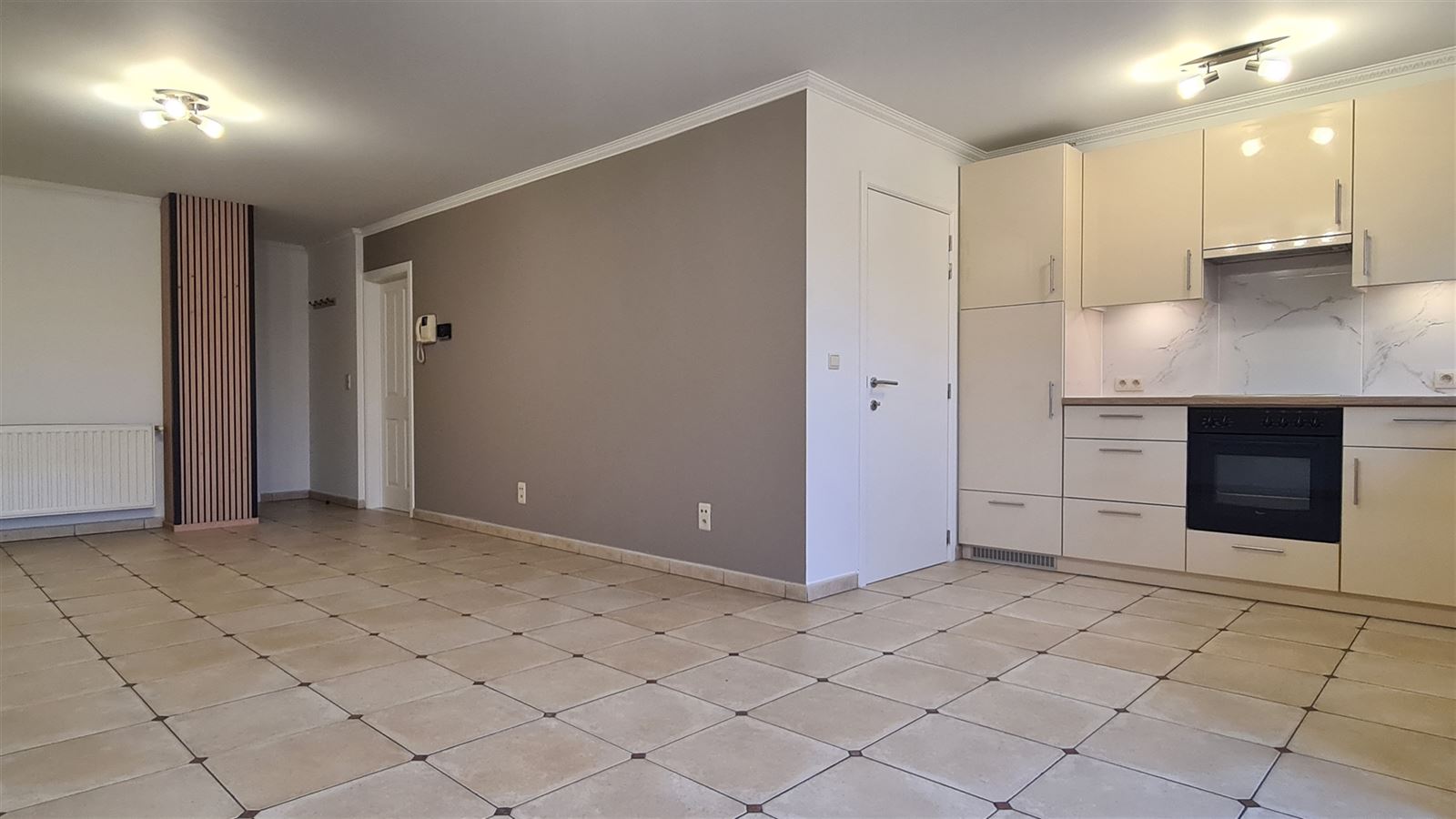 Apartment for rent in Bilzen-Hoeselt with 2 bedrooms - photo 2