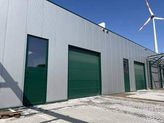 REEDS 60% VERKOCHT. KMO-unit van 376m². Bedrijvenpark "RE|CORE", op de voormalige Recorsite. Hier worden KMO-units aangeboden met oppervlaktes van 256 m² tot 433 m². Deze units zijn uitstekend gelegen, naast zowel de Grote Ring van Hasselt als de E313.INFO: catherine.colson@dewaele.com | T: 0473/85.10.04 Mogelijkheid om kantoorruimte te voorzien. De units worden CASCO opgeleverd. Ev. verdere afwerking/inrichting kan besproken worden met bouwheer. 2 privé-parkings zijn inbegrepen. (zie grondplan, lastenboek en prijslijst in bijlage).Deze KMO-units zijn geschikt voor opslag, ateliers, showrooms, productieruimtes, ...... al dan niet gecombineerd met kantoorruimtes. Deze locatie biedt een mix van bedrijfsgebouwen, kantoorruimtes, werkplaatsen en opslag, aangevuld met ondersteunende diensten zoals experience ruimte, ateliers, horeca en sport. Verkoopprijs: 500.000,-EUR (excl btw)Aansluiting warmtenet: 6.392,-EUR (excl btw)De units hebben een vrije hoogte van minstens 6 m en zijn uitgerust met een sectionale poort (4 m x 4,25 m), lichtstraat met rookluik, polybetonvloer (met een draagkracht van 1.000 kg/m²), branddetectie en warmtepomp. 2 privé parkings zijn inbegrepen. Er bestaat ook de mogelijkheid om zonnepanelen te plaatsen en aan te sluiten op het warmtenet. De bedrijfsunits zullen voldoen aan de geldende EPB-regelgeving voor industriële gebouwen.Relevante documenten zijn beschikbaar op www.dewaele.com