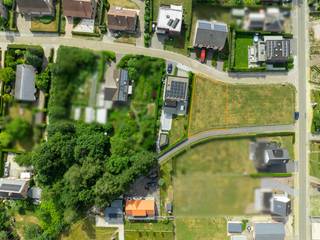 <br />Op een uitstekende locatie te Begijnendijk bevindt zich deze bouwgrond van 596 m² voor een open bebouwing. U geniet hier van een uitstekende ligging en in de nabijheid van winkels, scholen en het openbaar vervoer. <br /><br />Deze bouwgrond biedt tal van stedenbouwkundige mogelijkheden. De render geeft een indicatieve weergave van een mogelijke woning volgens de geldende bouwvoorschriften conform de verkaveling.<br /><br />Bouwvoorschriften:<br />- Open bebouwing<br />- Max. bouwdiepte is 9m.<br />- Plat dak of hellende dakvorm (dakhelling max 45°)<br />- Max. kroonlijsthoogte is 6,5m.<br />- Bijgebouw is toegelaten<br />- Carport in de zijtuinstrook<br /><br />Dit is een uitstekende opportuniteit als u op zoek bent naar een bouwgrond voor een open bebouwing te Begijnendijk. Contacteer ons voor meer informatie op 0473 38 29 40 of neem een kijkje op www.boonstravastgoed.be .<br /><br />Bijzonderheden:<br />- Perceel = 596 m²<br />- Uitstekende ligging<br />- Open bebouwing