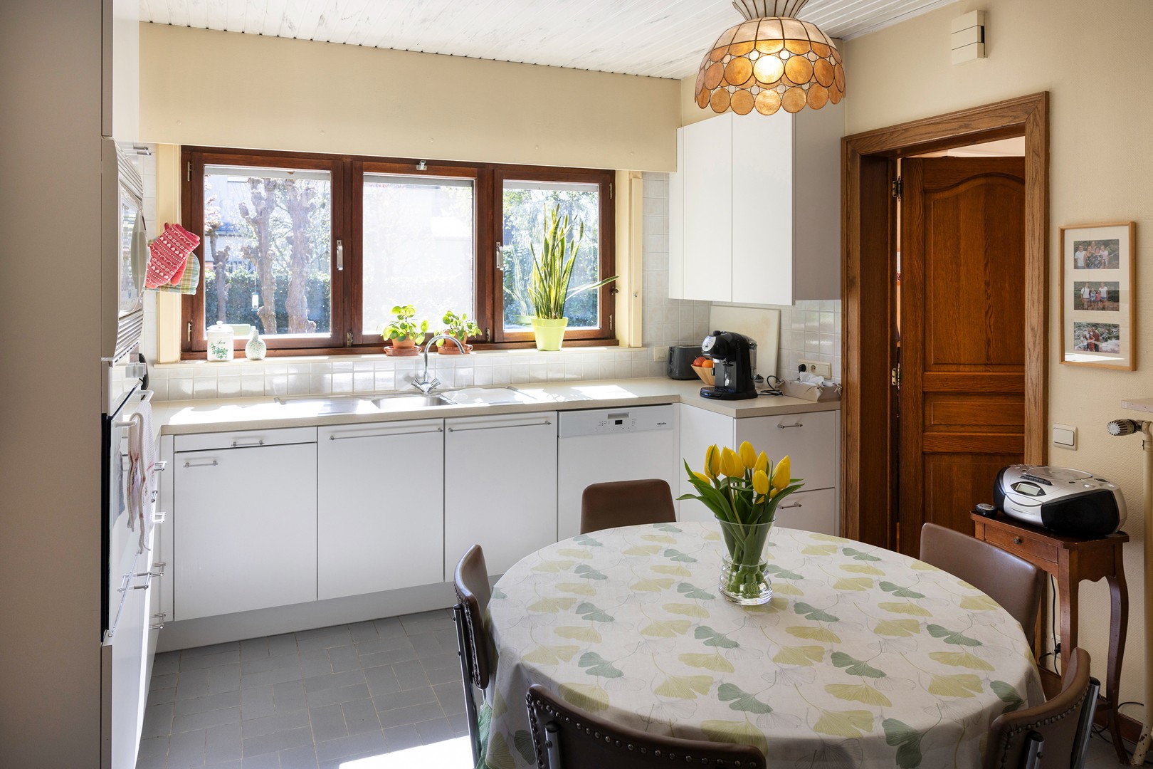 Residentieel gelegen gelijkvloerse alleenstaande woning. - foto 5