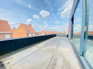 KMO units te koop te Ledegem<br /><br />Unit1 =  opp 160m²+verdiep+showroom - grondopp 276 m²: OPTIE<br />Unit2 =  opp 168.75m² grondopp 475 m² prijs: vanaf 220.000€ (excl BTW en kosten)<br />Unit3 = VERKOCHT<br />Unit4 = opp 168.75m² grondopp 281 m² Prijs vanaf 210.000€ (excl BTW en kosten)<br />Unit5 = VERKOCHT<br /><br />+ staalconstructie : vrije hoogte unit 2 +3+4+5 = 8.10m en unit 1 vrije hoogte 5m + verdieping 2.60m<br />+ gepolierd betonvloer<br />+ sectionale poort 4.5mbr x 4.5mh (unit2+3+4+5) Unit 1 : 4m br+4.5mh<br />+ gescheiden riolering voor afvoer regenwater en afvalwater<br />+ iedere unit heeft een eigen regenwaterput van 10.000L<br />+ voorziet mogelijkheid voor aansluiting water, elektriciteit, tv distributie, telefonie en internet per gebouw.<br />+ eigen parkingplaatsen<br />Verkoop onder 21% BTW<br /><br />Dit is een vanafprijs