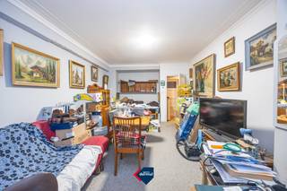 Ontdek dit te renoveren appartement met één slaapkamer, gelegen op de eerste verdieping van Residentie Madeleine, in het hart van het...