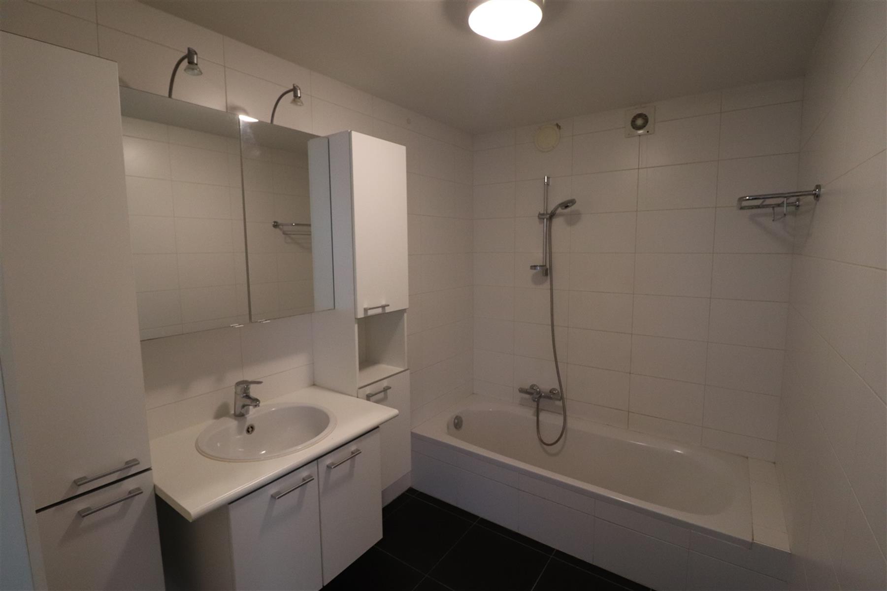 Een appartement op de 1ste verdieping met 2 slaapkamers en terras. - foto 5