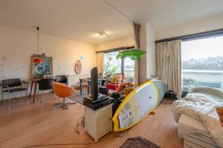 Gezellige studio gelegen te Laguna Beach.Indeling: inkomhal, open keuken, woonkamer met toegang tot het terras. Prachtig zicht op het meer.Laguna...