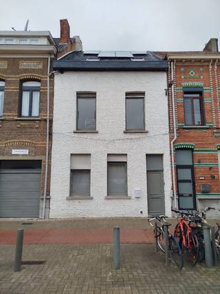Wilt u graag komen kijken? Leg je contactmoment vast via Laura Mercelis op het nummer 0487/754.723Bent u op zoek naar een instapklare woning met...