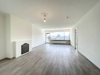 Dit lichtrijk appartement is gelegen op de vierde verdieping in Residentie "Queen Mary". Het appartement onderscheidt zich door zijn...