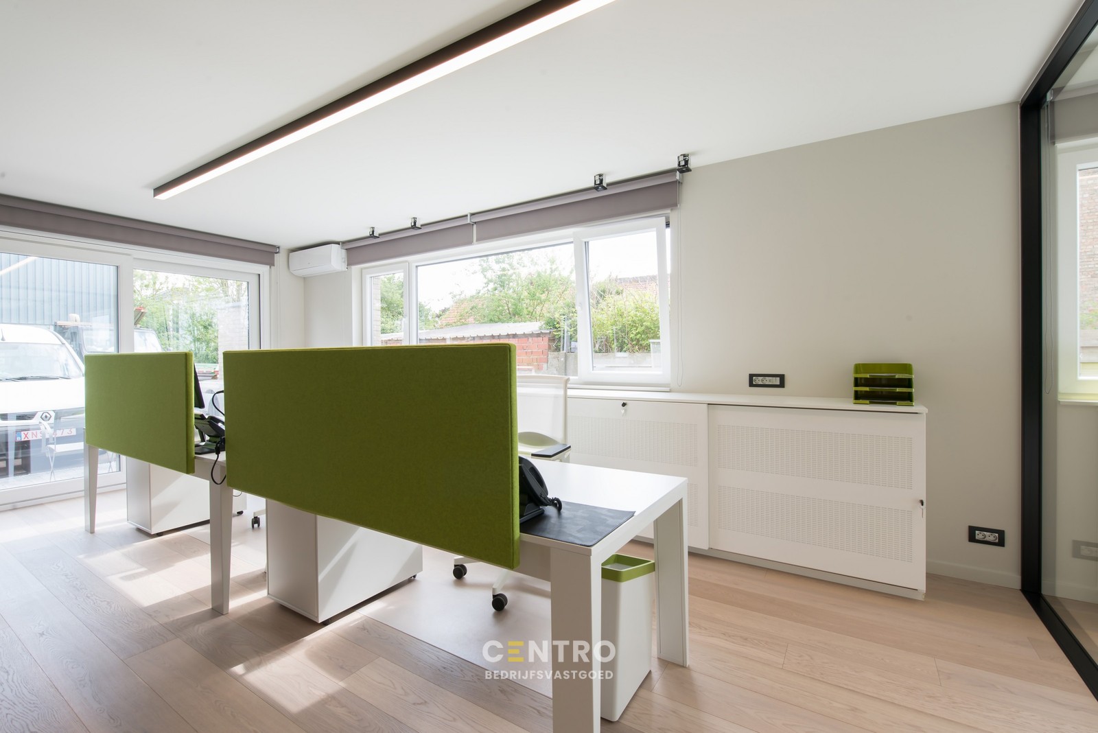 Strategisch gelegen BEDRIJFSPAND met magazijn, kantoren, verhuurd appartement & perceel grond nabij autosnelwegen te 8000 Brugge - foto 4
