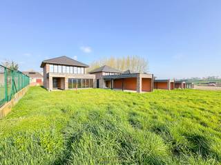 Neem een exclusieve kijk in dit project: https://www.youtube.com/embed/he2Veu3j0rsNIEUWBOUW VILLAWONING met UITGESTREKTE TUIN die geniet van een...