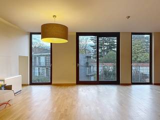 3-slaapkamer appartement te huur. Indeling als volgt: Leefruimte met terras, eetkamer, keuken met terras, 3 slaapkamers met 2 aansluitende...