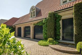 Uniek gelegen villa in rustige en groene omgeving in één van de mooiste wijken te Mol (Volmolen). De woning is gelegen aan het uiteinde van de...