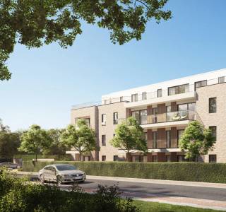 Appartement op de tweede verdieping bevattende :<br /><br />inkomhal, toilet, woonkamer met aansluitend een west-georiënteerd terras + een oost gelegen terras aan slaapkamers (totaal 24m²), open modern en volledig uitgeruste keuken, wasplaats/berging, 2 slaapkamers met en suite badkamer met ligbad of inloopdouche en dubbel lavabomeubel en een afzonderlijke douchekamer. <br /><br />Kelderberging is inbegrepen in de prijs.<br /><br />Ondergrondse privatief afgesloten ruime garages worden afzonderlijk aangekocht.<br /><br />Het appartement werd instapklaar geschilderd.