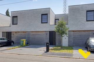 Bekijk ook zeker de 3D virtuele tour en krijg zo nog beter een beeld van wat deze woning u te bieden heeft.Deze woning, gelegen in een rustige...