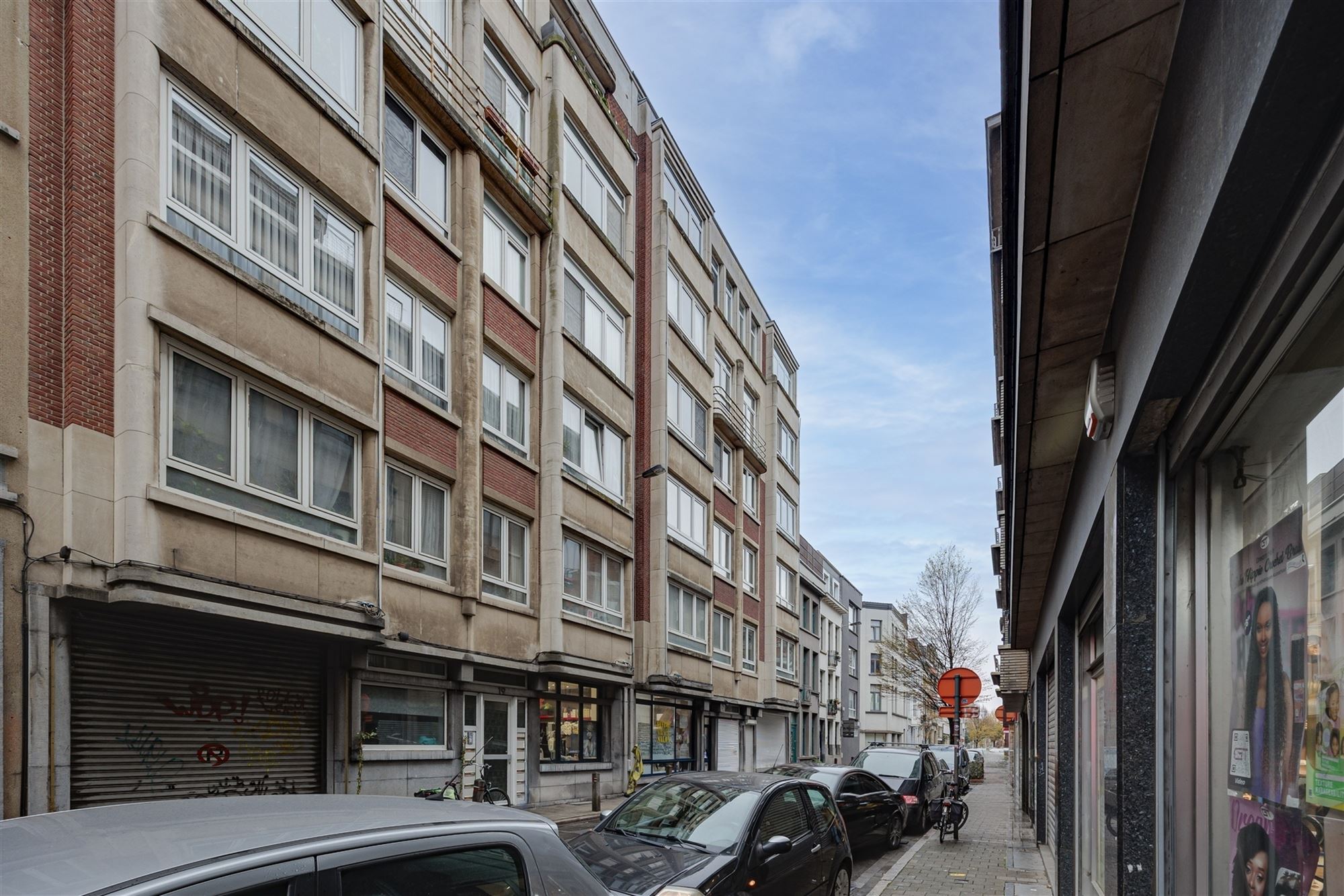 Perfect instapklaar appt met 2 slk + 2 badk vlakbij het Station - foto 1