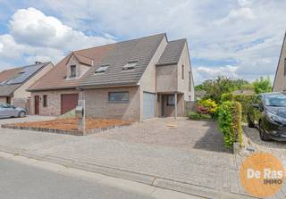 BUGGENHOUT - Deze volledig instapklare en goed onderhouden woning is uitstekend gelegen in een rustige en doodlopende straat. Alle voorzieningen...