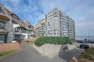 Zeer goed gelegen  autostaanplaats in de residentie Chenoy Manor aan het Manitobaplein.  Ingang via de Engelsestraat.  Afmeting: 4,50 x...