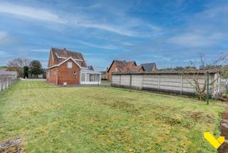 Rustig gelegen, op te frissen woning met volgende troeven:-ruime woonkamer-grote veranda-leuke tuin, open bebouwing (8a)-bureau, ruime badkamer en 2...