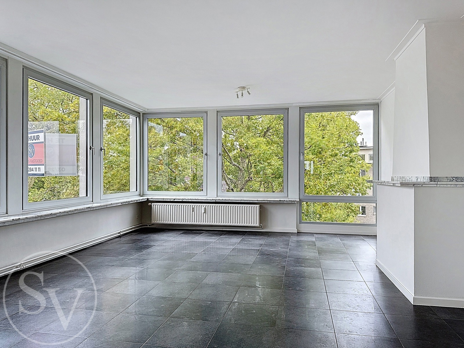 Appartement met 2 slaapkamers, balkon en garage. - foto 1