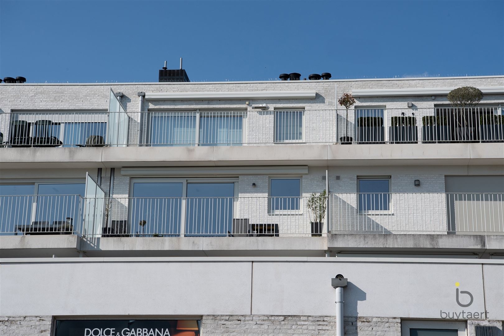 TOP ONDERHOUDEN DAKAPPARTEMENT IN HARTJE SCHILDE MET RUIM ZONNIG TERRAS! - foto 2