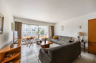 <p><span>Centraal gelegen appartement met 2 slaapkamers en terras</span></p><p><span> </span></p><p><span>Op de centraal gelegen Ruggeveldlaan te Deurne vinden we dit perfect onderhouden appartement. Het is gelegen nabij winkels, scholen en openbaar vervoer.</span></p><p><span>Ook het centrum van Antwerpen bereik je vlot met de tram die zo goed als voor de deur stopt.</span></p><p><span> </span></p><p><span>Het appartement (97m2 cfr EPC) betreden we langs de ruime inkomhal. Er is een grote woonkamer met terras aan de voorkant.</span></p><p><span> </span></p><p><span>Naast de woonkamer vinden we de keuken. </span></p><p><span>Achteraan het appartement zijn er 2 ruime slaapkamers. </span></p><p><span>Het appartement beschikt over een badkamer met douche in bad en dubbele lavabo. Er is een apart toilet.</span></p><p><span>In de kelder is er nog een berging.</span></p><p><span> </span></p><p><span>In de gemeenschappelijke kosten van het gebouw zijn volgende zaken inbegrepen: Verwarming op calorietellers, waterverbruik, gemeenschappelijke elektriciteit, poets, syndicus, blokpolis, onderhoud gebouw, onderhoud lift, onderhoud tuin, bijdrage reservefonds.</span></p><p><span> </span></p><p><span>Ben jij geïnteresseerd in dit appartement te koop in Deurne? Ben je op zoek naar ander vastgoed of wens je de waarde van jouw eigendom te kennen? Dan ben je bij BOLT Immo aan het juiste adres! We helpen jou graag verder! Bel 03/568.68.06 of mail </span><span><span>info@bolt.immo</span></span></p><p><span> </span></p>