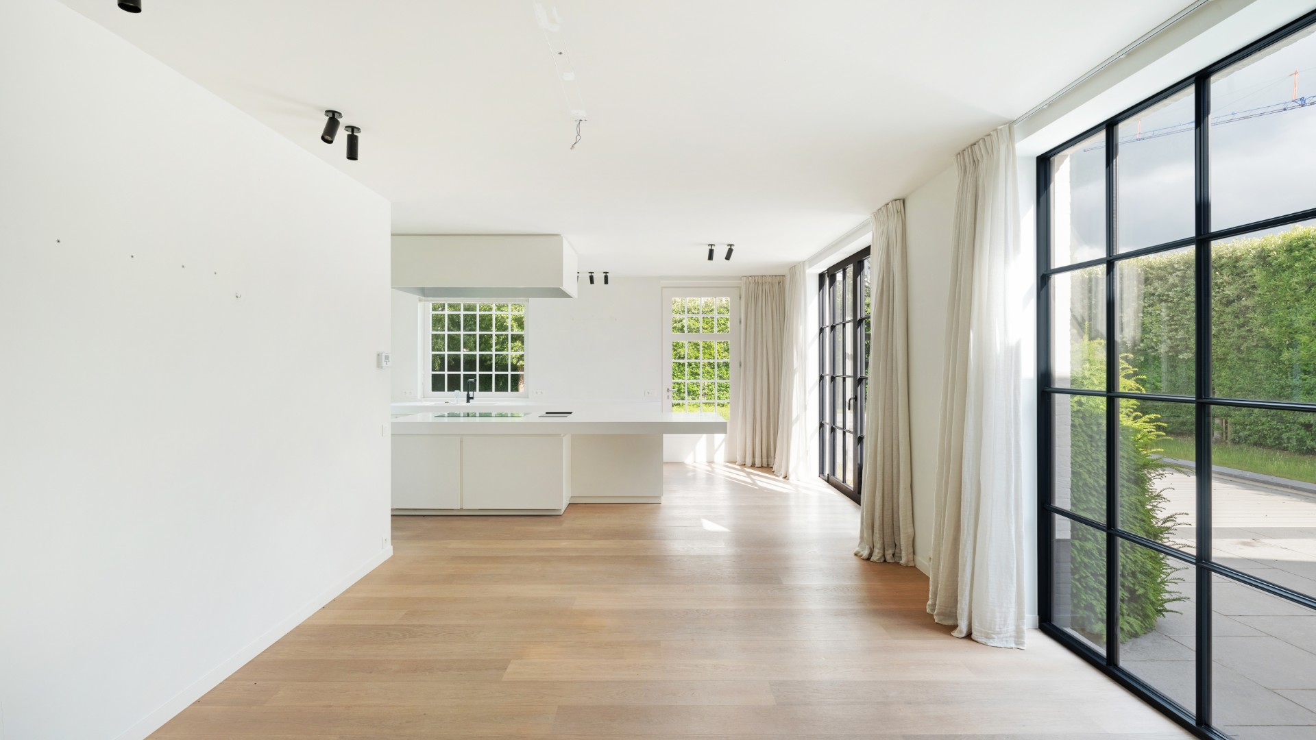 Unieke villa met buitenzwembad op een hoekperceel van 930m², in een residentiële buurt nabij het Zoute en het centrum van Knokke - foto 5