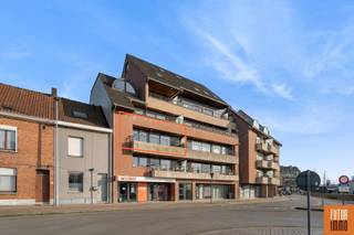 TOPPER!Dit leuke maar bovenal lichtrijke 2-slpk appartement van 109m² vinden we op de tweede verdieping in Residentie Oriënt, een rustig gebouw...