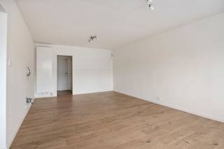 Bent u op zoek naar een stijlvol en volledig vernieuwd appartement op een toplocatie in Merksem? Dit prachtig gerenoveerde appartement bevindt zich...