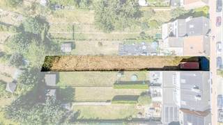 <p>Mooi zuidgericht perceel in Grimbergen, nabij het centrum, openbaar vervoer en groene omgeving.</p><p><br /></p><p>Dit perceel biedt een uitstekende opportuniteit voor wie een bouwgrond zoekt op een strategische locatie in Grimbergen. Dankzij de vlotte verbinding met belangrijke invalswegen, scholen, openbaar vervoer en een aangenaam park combineert deze eigendom bereikbaarheid met een aangename woonomgeving. Het zuidgericht perceel zorgt voor veel natuurlijk licht en een mooie tuinoppervlakte waar optimaal van buitenruimte genoten kan worden. Een constructie is mogelijk van +/- 5,7 meter breed en op het gelijkvloers een diepte van maximaal 16 meter en op het verdiep 11 meter. Alle mogelijkheden zijn af te toetsen met de gemeente. </p><p><br /></p><p>Belangrijkste ruimtes:</p><p>• Zuidgericht perceel met mooie tuinoppervlakte</p><p>• Bouwgrond geschikt voor residentiële ontwikkeling</p><p>• Mogelijkheid tot bekijken van een constructievoorstel</p><p><br /></p><p>Troeven:</p><p>• Ideale ligging nabij centrum van Grimbergen, scholen en openbaar vervoer</p><p>• Zuidgericht perceel met aangename tuinmogelijkheden</p><p>• Vlotte verbinding via belangrijke invalswegen</p><p><br /></p><p>Neem vandaag nog contact op met je ERA-makelaar voor meer informatie.</p><p><br /></p><p>JOUW DROOMGROND. ZO GEVONDEN!</p>