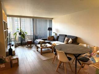 INDELINGInkomhal ca. 7 m² - parket - ingemaakte kastGastentoilet ca. 1 m² - zwarte tegelvloer en deels wandtegels - handenwasserLiving ca. 30 m² -...