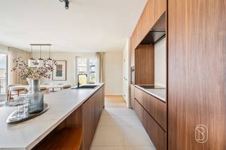 <h3><span>HET LAERE ROESELARE – Energiezuinige nieuwbouwappartementen op toplocatie!</span></h3><p><span>Ontdek <strong>Het Laere</strong>, een stijlvol nieuwbouwproject in de Kattenstraat in Roeselare, op wandelafstand van het stadscentrum en vlak bij het Noordhofpark.</span></p><p><span>De moderne appartementen met <strong>1 of 2 slaapkamers</strong> combineren lichtrijke leefruimtes, ruime terrassen en hedendaags wooncomfort met een uitstekende ligging.</span></p><p><span><strong>Troeven van het project:</strong></span></p><ul><li><span>Energiezuinige appartementen (E-peil 20 of beter)</span></li><li><span>Vloerverwarming via een duurzaam warmtenet</span></li><li><span>Individuele zonnepanelen</span></li><li><span>Ruime terrassen en veel natuurlijke lichtinval</span></li><li><span>Groene, autoluwe woonomgeving</span></li><li><span>Ondergrondse parkeermogelijkheden</span></li><li><span>Winkels, horeca en openbaar vervoer vlakbij</span></li></ul><p><span>Ideaal voor zowel eigen bewoning als investering!</span></p><p><span><strong>Prijzen vanaf € 225.000 (excl. kosten).</strong> Mogelijkheid tot aankoop aan 6% btw, mits voldaan aan de voorwaarden.</span></p><p><span><strong>Interesse? Contacteer Immo Beguin</strong> voor meer informatie, plannen en beschikbaarheden. Wij helpen je graag verder!</span></p>