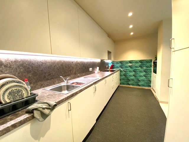 Recent ideaal gelegen volledig gerenoveerd appartement HARTJE Geel 2 slpk, met autostaanplaats - foto 5