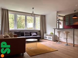 Het appartement heeft de volgende indeling: Men komt binnen via de inkomhal (laminaat) waar zich ook een ruime berging bevindt. Vanuit de inkomhal kan men naar de lichtrijke woonruime (laminaat, 2x zetel waarvan 1 slaapbank, salontafel, tv-meubel; 22m²) met open ingerichte keuken (laminaat, kasten, spoelbak, vaatwasser, dampkap, keramisch kookvuur, oven, koelkast met diepvries, 2 barkrukjes; 7m²). Aan de keuken is een klein balkon met berging voorzien. <br /><br />Op de 4de verdieping bevinden zich nog 2 bergruimtes, een ingerichte badkamer (laminaat, toilet, inloopdouche, lavabo; 5m²) en 2 ruime slaapkamers (laminaat, kleerkast, bed met matras, bureau + stoel; 13m²).<br /><br />Verder is er een inpandige, gezamenlijke fietsenberging aanwezig + een ruime publieke parking vooraan het gebouw. <br /><br />- € 150 algemene onkosten per maand (inclusief voorschot verwarming, water en algemene onkosten!)<br />- EPC: 152 kWh/m²<br />- CV: Gezamenlijke stookolietank (zal vervangen worden door aardgas)<br />- Geen huisdieren toegelaten<br /><br />Voor bijkomende inlichtingen of een bezoek ter plaatse kan u steeds vrijblijvend contact opnemen met Immo S|P op het nummer 014/59.10.20. of via info@immosp.be.