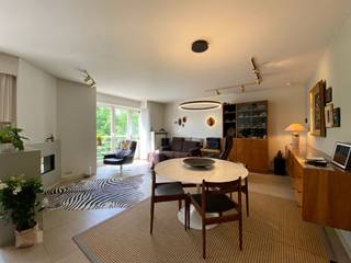<p><span>If you would like an appointment to visit, please fill out the rental profile on our own website (https://verdegemvastgoed.be/te-huur, at the bottom of the property description). You will then be contacted by our office to schedule a viewing. Other requests from other portals will not be</span><span>processed<br />NewLine#Location<br />All</span><span>the</span><span>advantages of living in the center of Evergem can be found here: bus, streetcar and train within walking distance and R4 can be reached in no time.<br />Village atmosphere all around with a weekly market, newspaper store, sandwich and coffee bars, nice terraces, restaurants, boutiques, supermarkets, schools, sports infrastructure, etc.<br />The apartment is located in a dead end street, within walking distance from Evergem-Centrum.<br />With a living area of 90 m², this apartment is perfect for those looking for peace, comfort and space.<br />This centrally but quietly located apartment is located on the second floor in a small residence called Elisabeth. Which is also easily accessible via an elevator.</span><span><br />NewLine#Indeling<br />/</span><span> Entrance hall with guest toilet and fitted wardrobe<br />/ Upon entering the open living space you are embraced by an abundance of natural daylight thanks to the many and large windows.<br />/ The open kitchen is equipped and ready for your culinary adventures, ideal for cozy dinners or quick meals at the bar.<br />/ The bathroom is sleek and practical, equipped with a double sink and shower. In addition, the bathroom also houses the connections for the dryer and washing machine.<br />/ With two generous bedrooms, there is plenty of room for comfort and privacy. By the way, the first bedroom is equipped with handsome customization.<br />/ Outside, the charming balcony invites you to relax with a view of greenery, a perfect place to enjoy the evening sun.<br />/ A practically equipped storage room completes this apartment.</span><span><br /><br />Trophies<br />/</span><span> Central, but at the same time very quiet location<br />/ Light fixtures as well as fly windows are already provided. The Velux windows have blackout screens.<br />/ Included in the rent is a private garage box, this is equipped with electricity and lighting, as well as practically furnished with shelving<br />/ There is a common bicycle and garbage storage available<br />NewLine#The monthly rent is 975 euros + 50 euros (for common costs)<br />The apartment is available from 01-12-2024</span></p><p><span> </span></p>