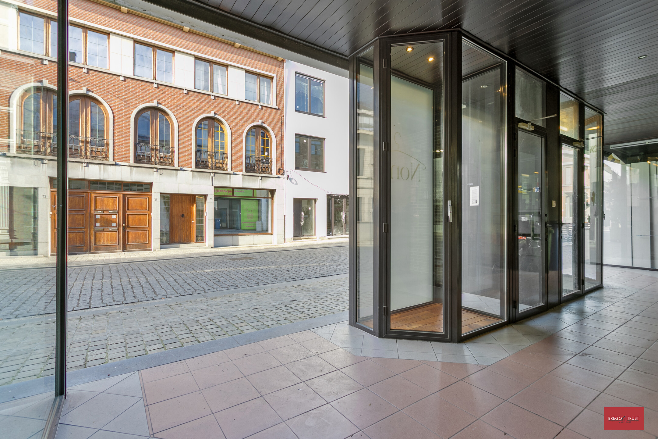 Twee naast elkaar gelegen handelspanden op de Bovenrij. - foto 4