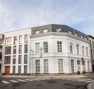 Bemeubeld appartement te huur in de buurt Sint-andries. Via de inkomhal betreedt u dit gezellige appartement in hartje Antwerpen. De woonkamer aan...