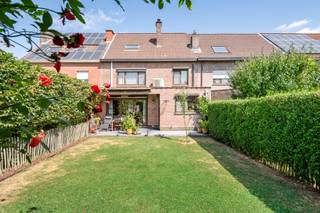 Instapklare rijwoning in rustige woonwijk nabij park en De Schorre – BoomIn een rustige en kindvriendelijke woonwijk te Boom bevindt zich deze...