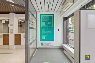 This multifunctional building with commercial space and a spacious apartment is located in the shopping street of Schelle.This property offers a...