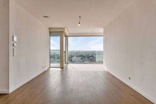 Living with breathtaking views in Antwerp's premier location? Then this highly finished one-bedroom flat is for you!Layout:You enter the luxuriously...