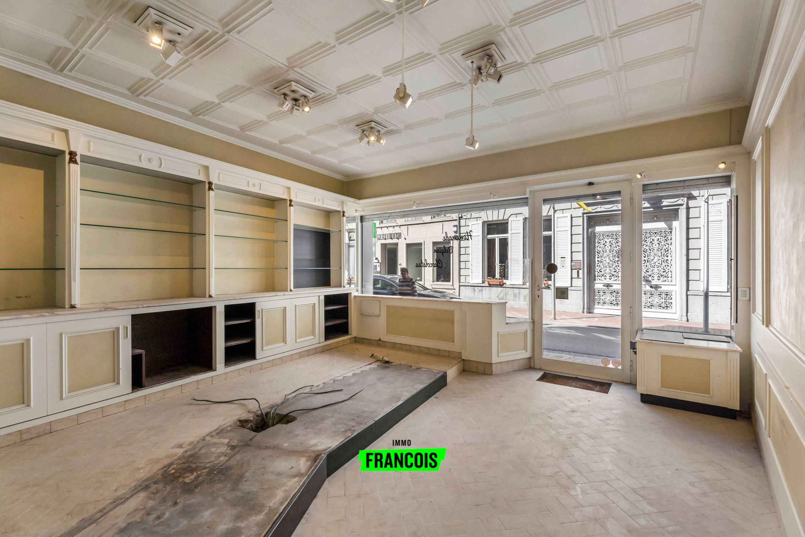 Commercieel pand op 373m² in centrum Poperinge. - foto 3