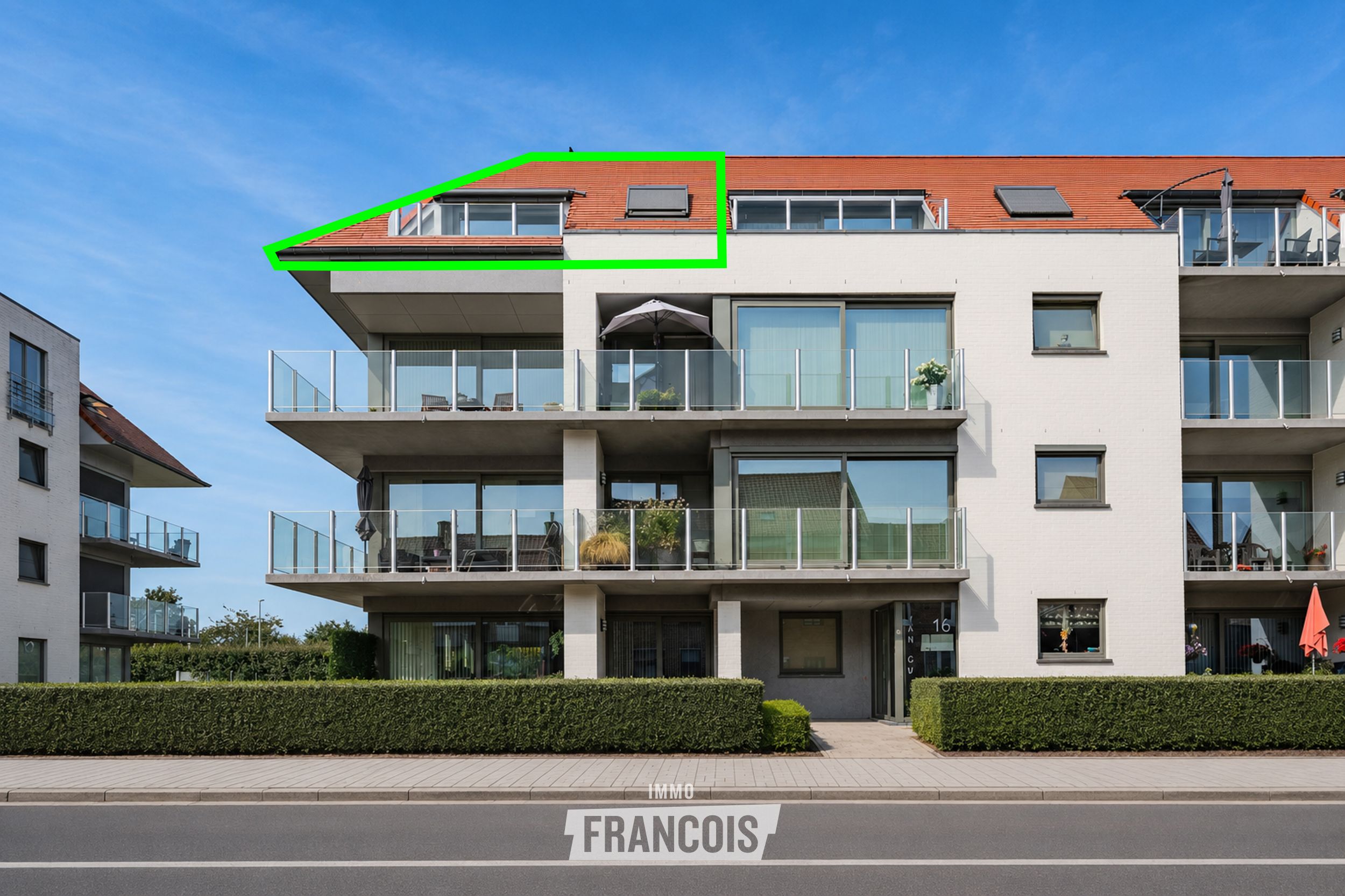 Instapklaar hoekappartement (2011) met 2 slaapkamers, EPC B en optie ondergrondse parkeerplaats in Veurne - foto 1