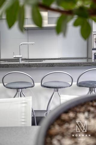 Duplex te koop in het centrum van KuurneOntdek deze ruime duplex gelegen op de eerste verdieping in het centrum van Kuurne. Bij het binnengaan kom je...