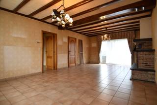 Deze te renoveren woning is gelegen aan de rustige, landelijke rand van Gullegem en vormt een ideale opportuniteit voor wie op zoek is naar een...