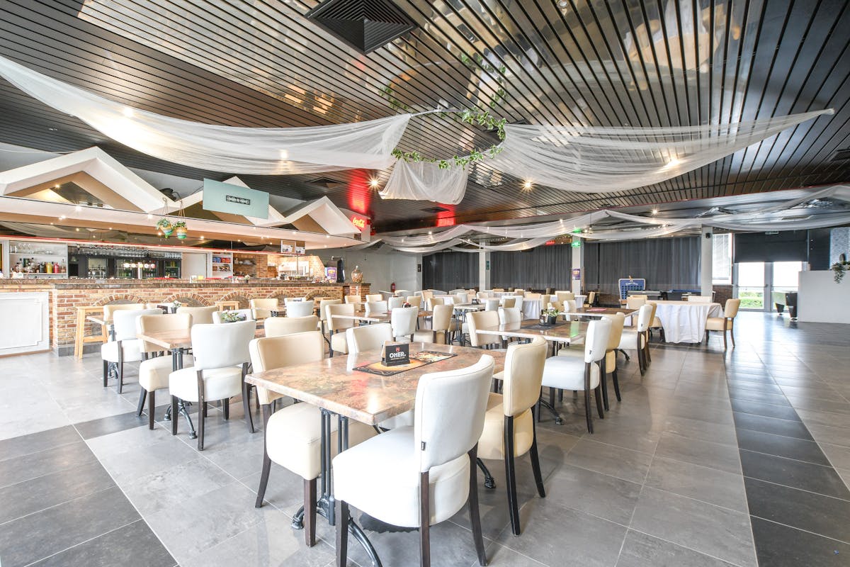 Uniek pand te koop aan de kust: Horeca, sport &amp; wonen - foto 1