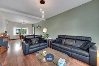 RUIME GEZINSWONING MET 6 SLPKS EN EPC LABEL B TE SMEERMAAS-LANAKEN ! <br /><br />We vinden deze gesloten bebouwing met een bewoonbare oppervlakte van 239 m² terug op een perceel van 2a 40ca in Smeermaas-Lanaken. <br /><br />Voor meer informatie, neem zeker een kijkje op onze website via de volgende link:<br />https://www.sterkvastgoedmakelaars.be/detail/te-koop-woning-lanaken/7624283?dosearch=True&flowstatus=ForSale,ForSaleReserved,ForSaleWithBid,ToCompleteForSale,SoldUnderReserve,Sold&pageindex=1&pagesize=12&searchpage=ForSale&sortdirection=DESC&sortfield=pub_flowstatus&transactiontype=Sale