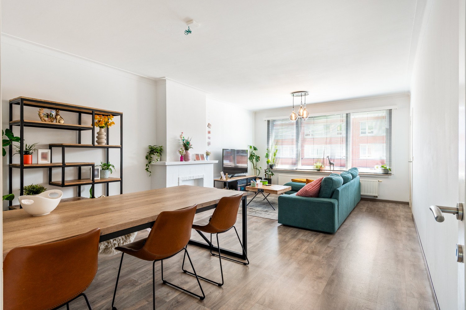 Instapklaar appartement met twee slaapkamers en terras te Deurne! - foto 1