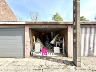 Bent u op zoek naar extra opslagruimte, een veilige plaats voor uw wagen of een investering met potentieel? Dan is deze garage in een rustige wijk...