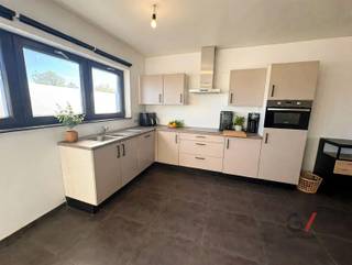 <p><b><strong>Stylish and spacious duplex apartment with 2 (possibly 3) bedrooms, a terrace, and a parking space</strong></b></p><p><span>Located at Staatsbaan 222C in Bekkevoort, you’ll find this bright and versatile duplex apartment. As soon as you walk in, you’ll notice the pleasant atmosphere. The spacious living area flows seamlessly into the modern open kitchen, creating a comfortable space for cooking, dining, and relaxing. From the living room, you can step right out onto the terrace, where you can enjoy the outdoors in peace and privacy.</span></p><p><span>On the upper floor, you’ll find two spacious bedrooms and a bathroom. A special feature of this apartment is the spacious master bedroom: it offers the unique possibility of being easily divided into two separate rooms. Since there are already two separate entry doors and two Velux windows, you can create an extra children’s room, walk-in closet, or home office here without major renovations. In addition, the home features a spacious attic, providing extra storage space.</span></p><p><span>A unique opportunity for those seeking a carefree lifestyle. Contact Kim at Gilles Vastgoed today at 0468/486 127 or </span><span>kim@gillesvastgoed.be</span><span> </span></p>