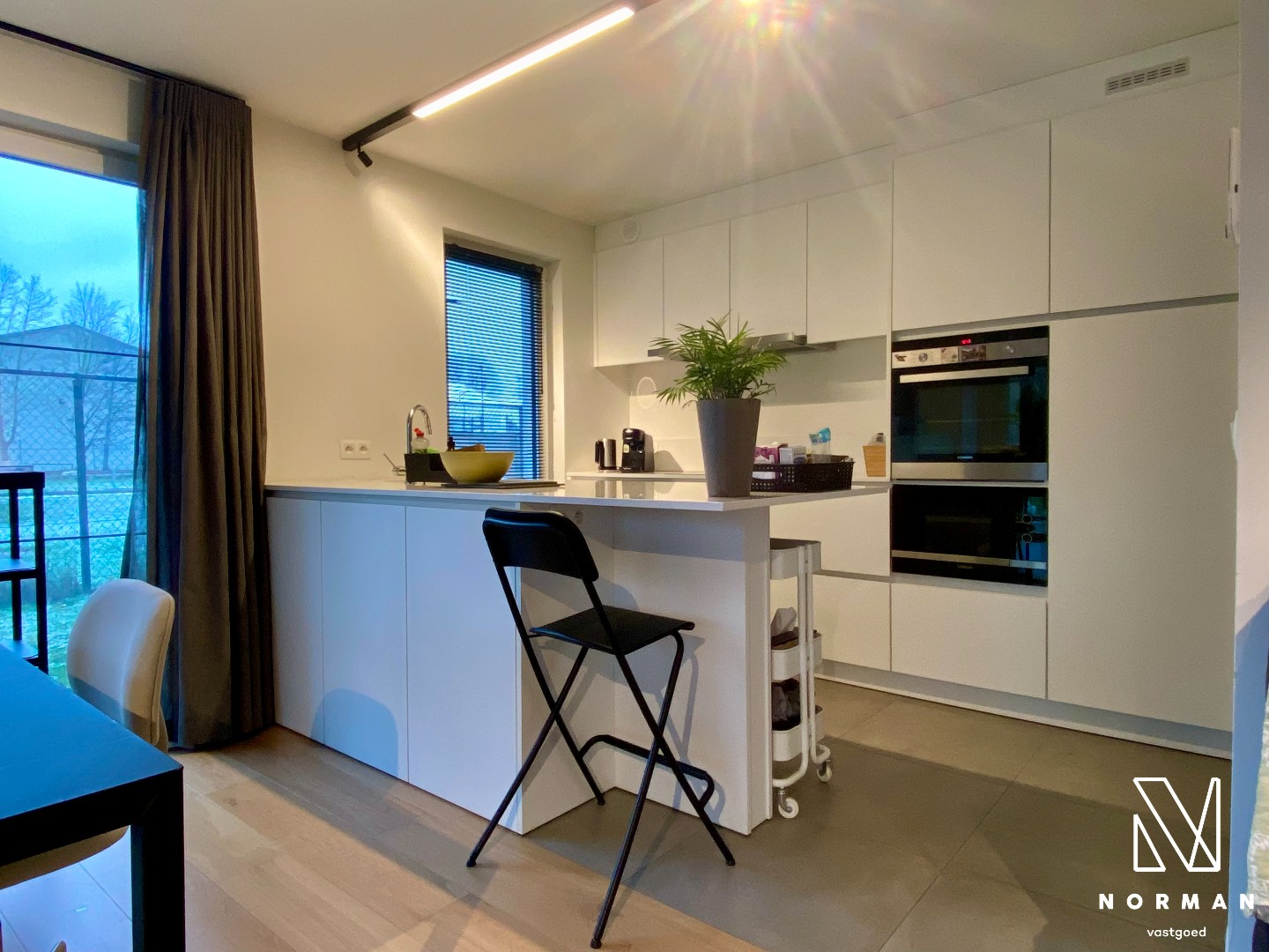 Gelijkvloers appartement in centrum Zwevegem met 2 slaapkamers en voor-en achtertuin - foto 3